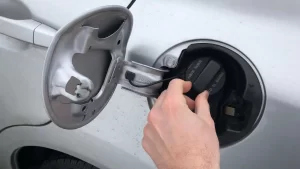 دکمه باک بنزین مگان کجاست